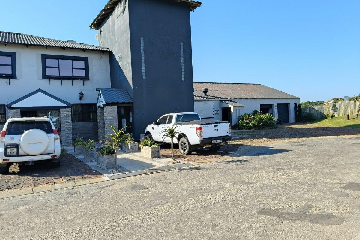 Prime Beachfront Business Premises â Endless Potential in a High-Traffic Location - Photo 2