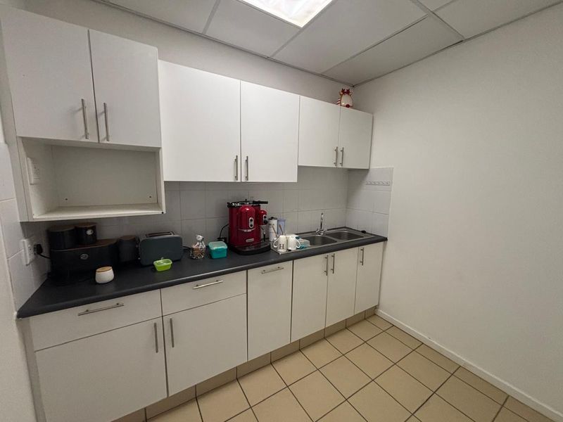 119sqm Office in Hilton to rent at R19505-00 per month plus Vat - Photo 8