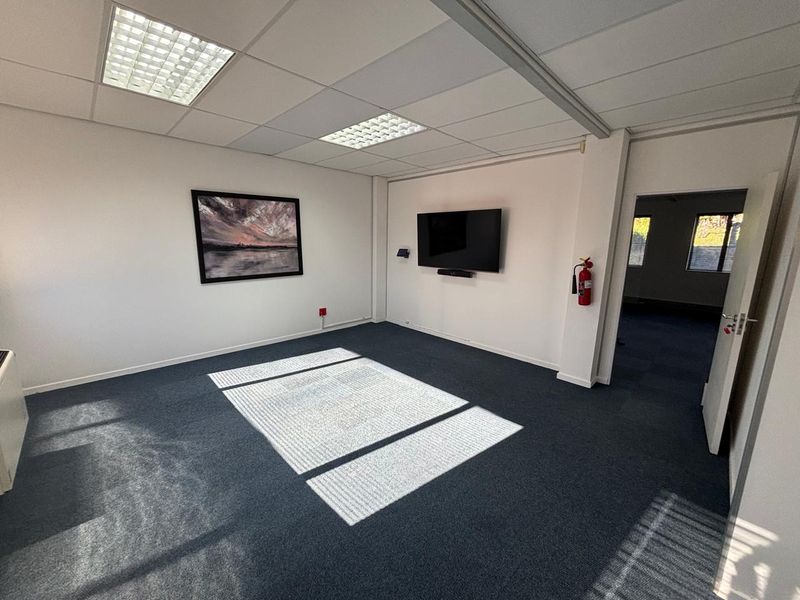 119sqm Office in Hilton to rent at R19505-00 per month plus Vat - Photo 7