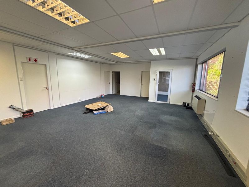 119sqm Office in Hilton to rent at R19505-00 per month plus Vat - Photo 4
