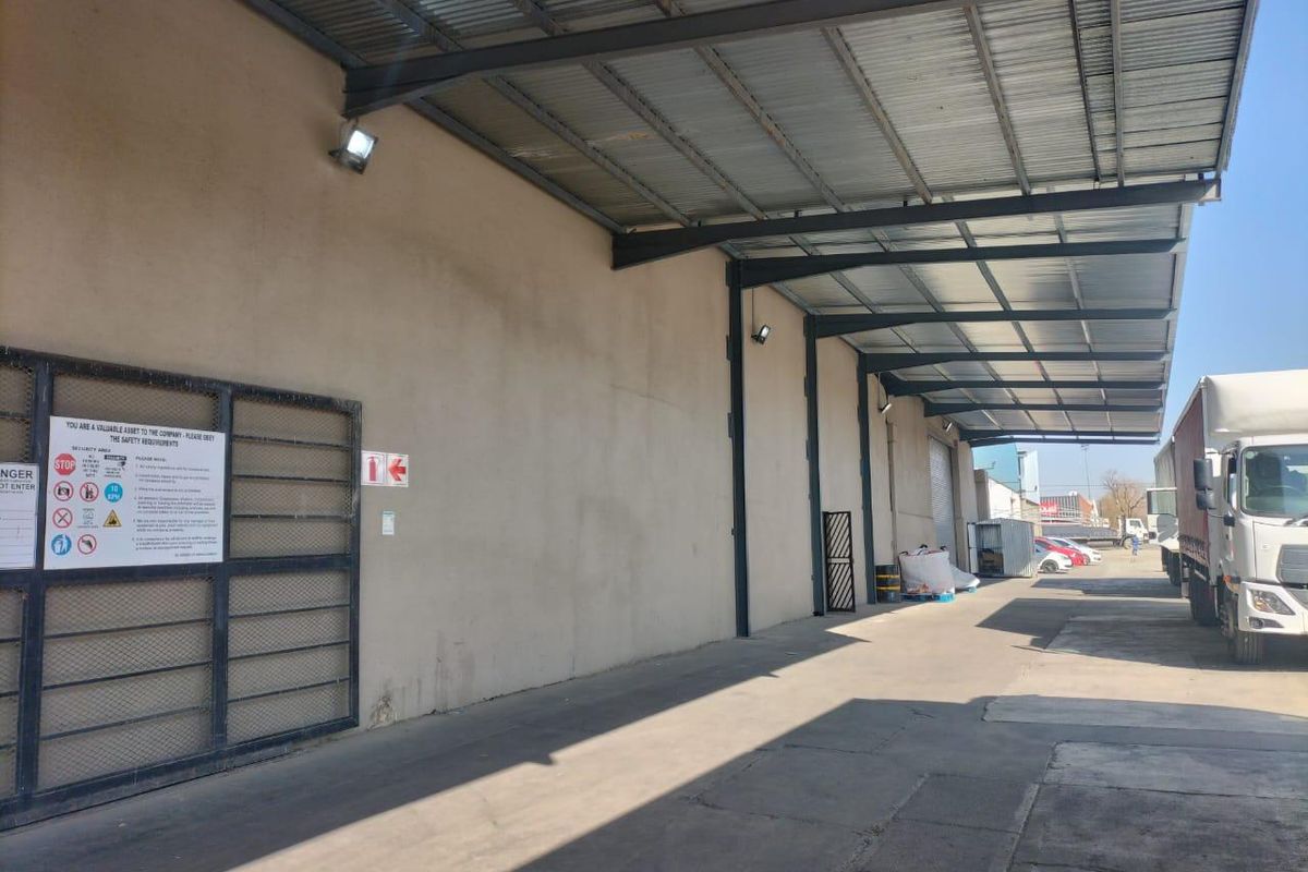 Functional business building in Bethlehem - Photo 3