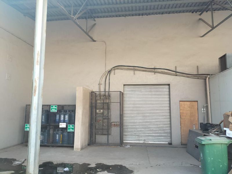 Functional business building in Bethlehem - Photo 10