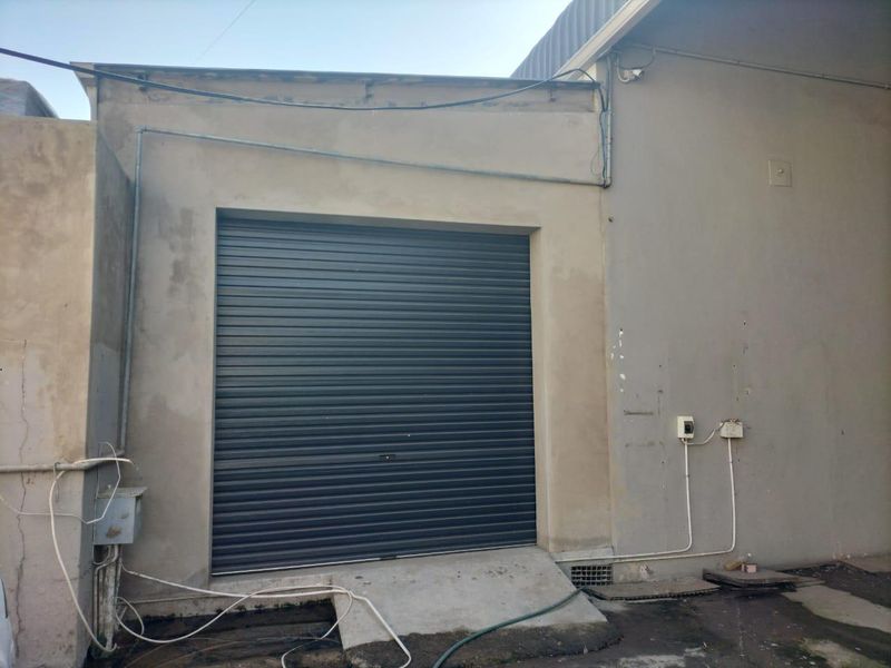 Functional business building in Bethlehem - Photo 9