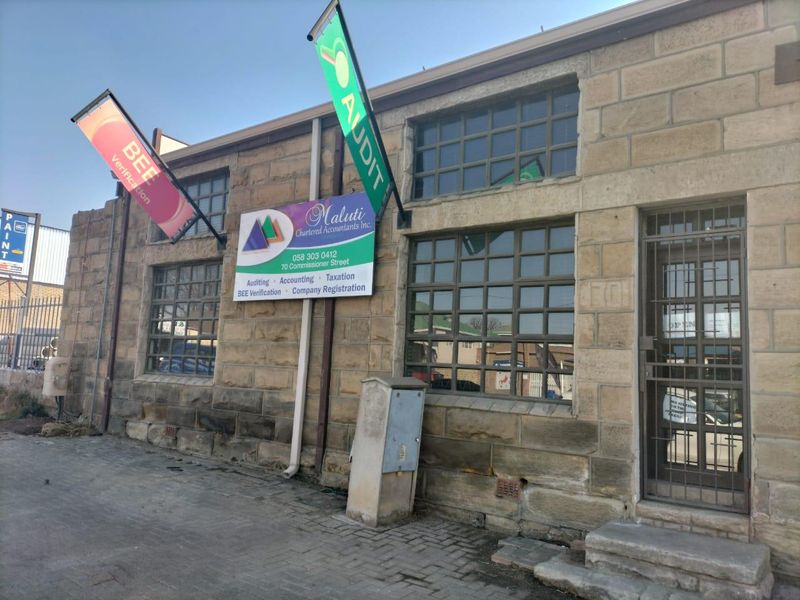 Functional business building in Bethlehem - Photo 2