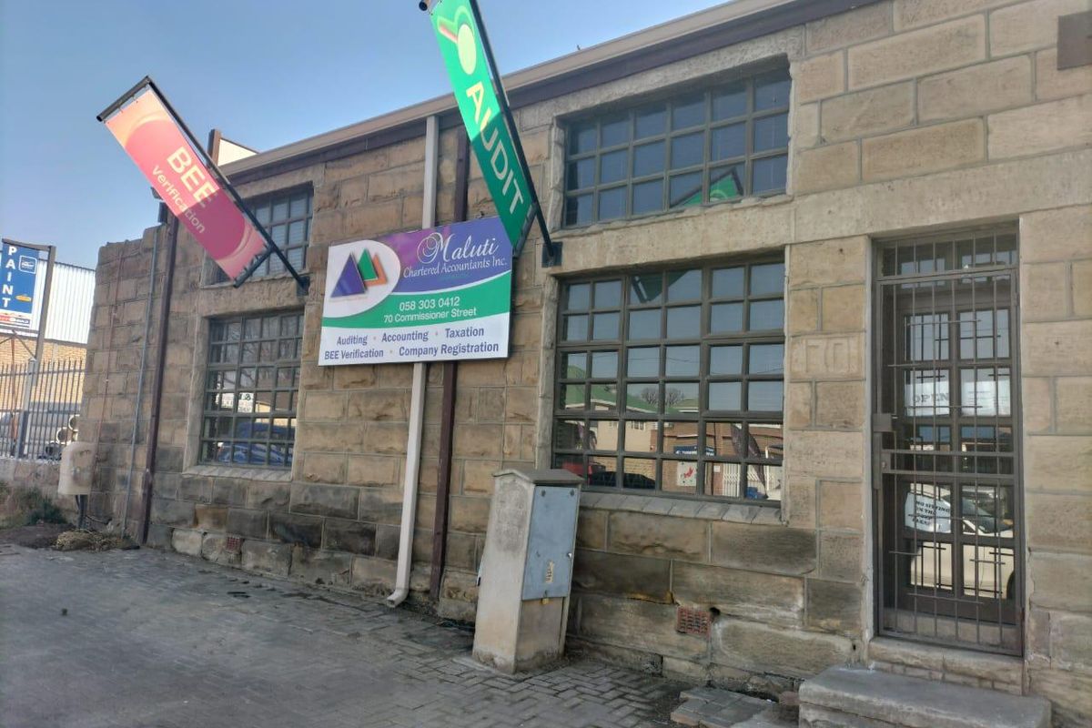 Functional business building in Bethlehem - Photo 2