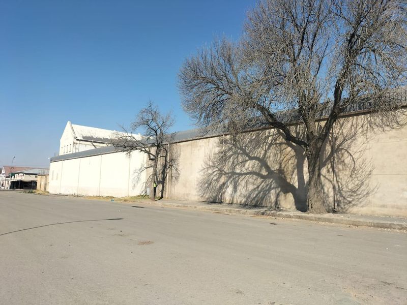 Functional business building in Bethlehem - Photo 6