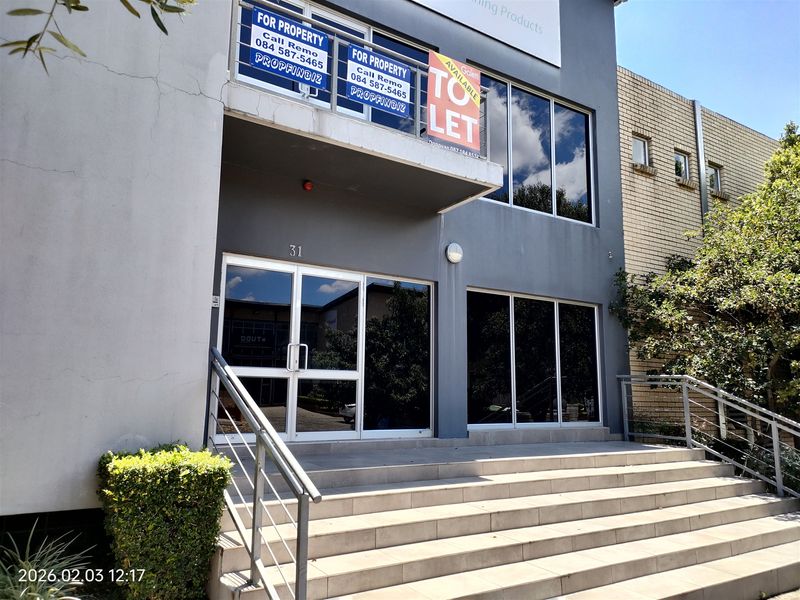 TO LET - 624m2 Showroom, Offices and warehouse. - Photo 3