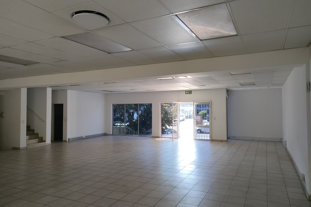 TO LET - 624m2 Showroom, Offices and warehouse. - Photo 5