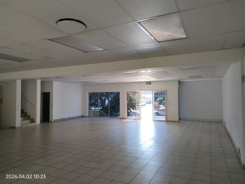 TO LET - 624m2 Showroom, Offices and warehouse. - Photo 5