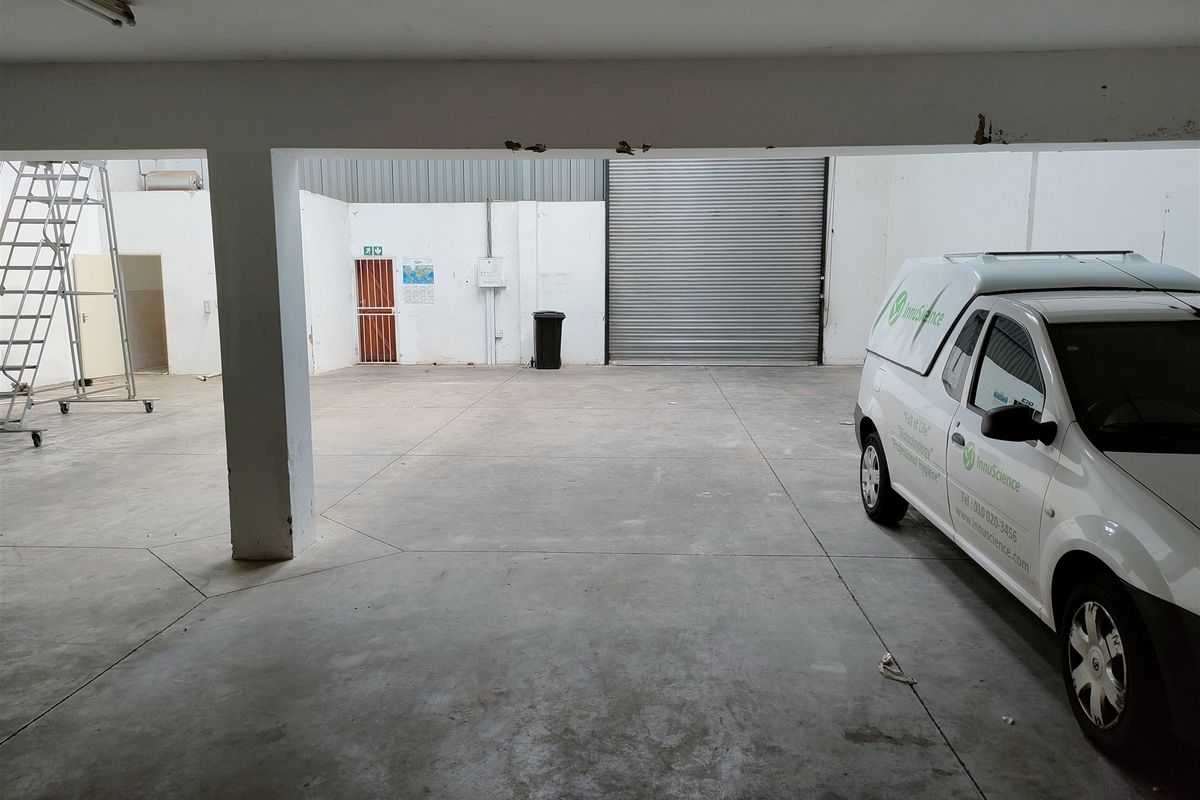 TO LET - 624m2 Showroom, Offices and warehouse. - Photo 5