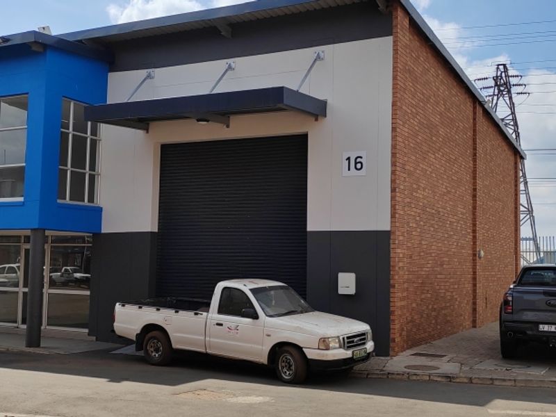 Warehouse to let - Photo 1