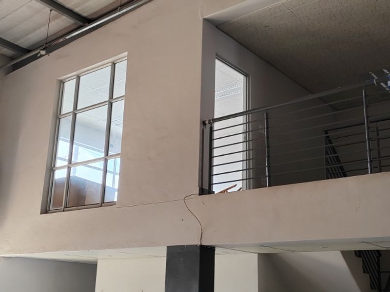 Warehouse to let - Photo 6