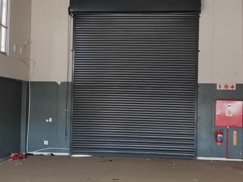 Warehouse to let - Photo 4