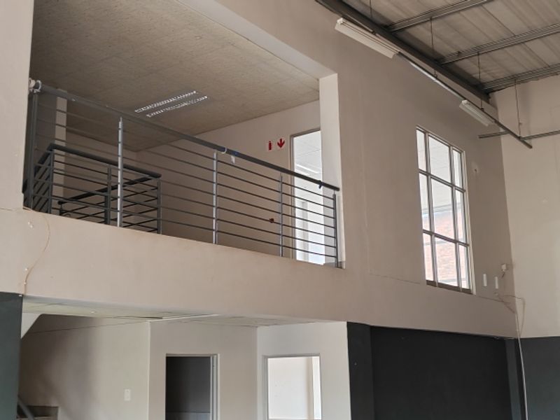 Warehouse to let - Photo 5