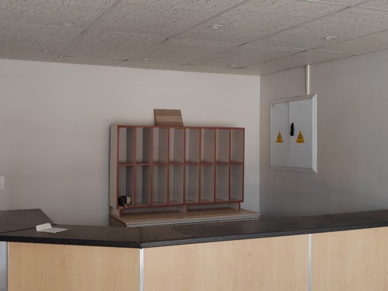 Warehouse to let - Photo 2