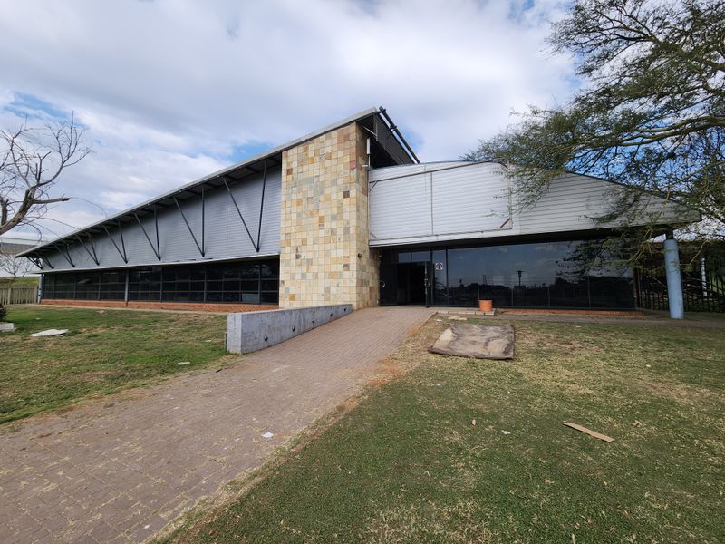 Exceptional 3,653m2 Warehouse in Rosslyn with Expansive 7,282m2 Yard & Superlink Access - Photo 1