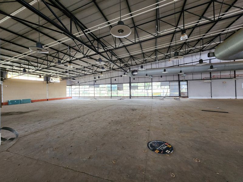 Exceptional 3,653m2 Warehouse in Rosslyn with Expansive 7,282m2 Yard & Superlink Access - Photo 3