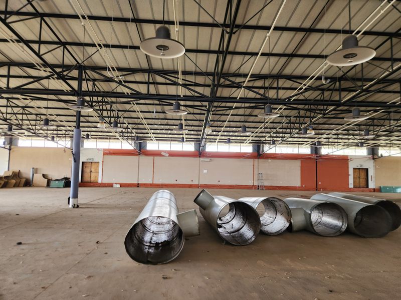 Exceptional 3,653m2 Warehouse in Rosslyn with Expansive 7,282m2 Yard & Superlink Access - Photo 4