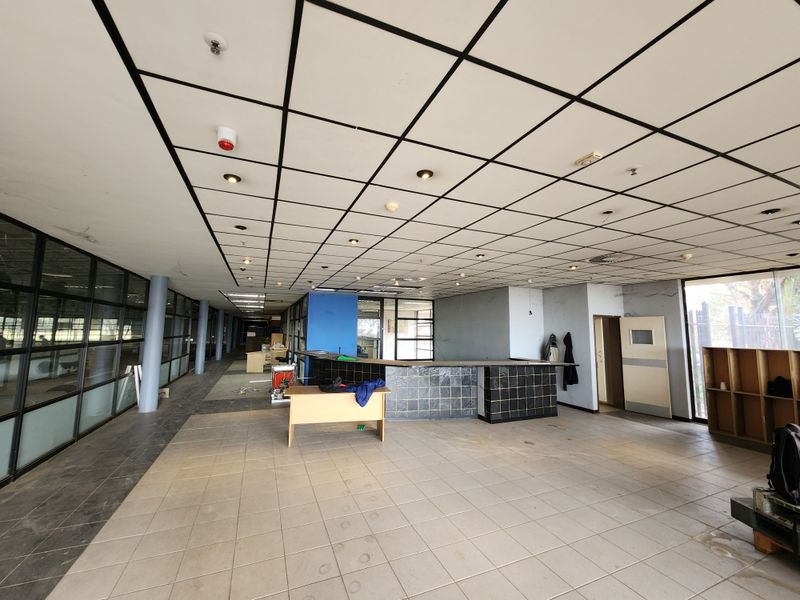 Exceptional 3,653m2 Warehouse in Rosslyn with Expansive 7,282m2 Yard & Superlink Access - Photo 5