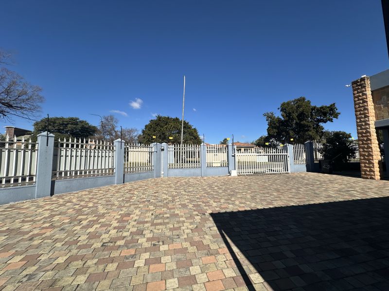 Warehouse For Sale In Germiston - Photo 3