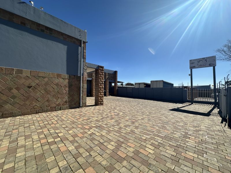 Warehouse For Sale In Germiston - Photo 2