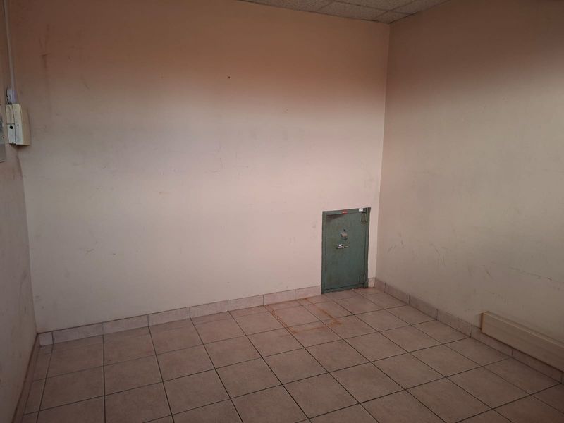 Prime Building To Let in Riverside Industrial - Photo 9