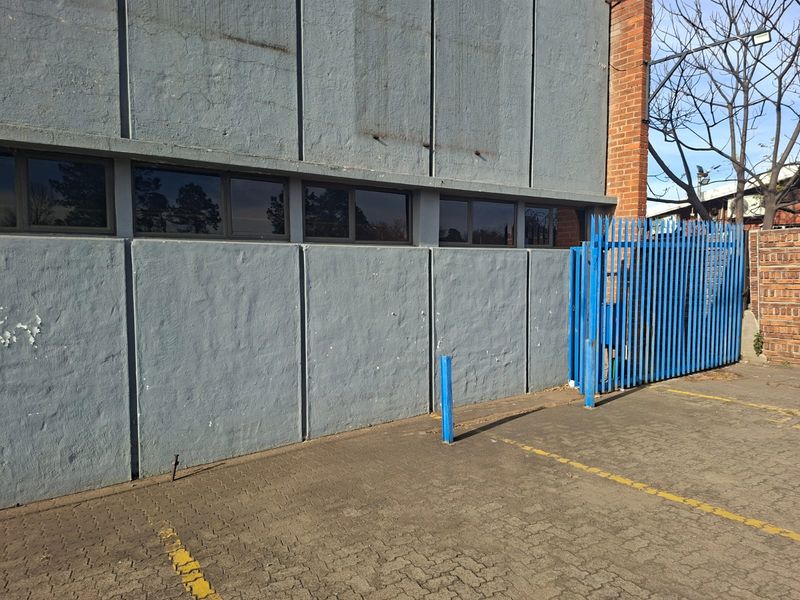 Prime Building To Let in Riverside Industrial - Photo 3