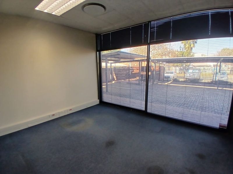 Professional Spaces, Prime Location - Photo 6