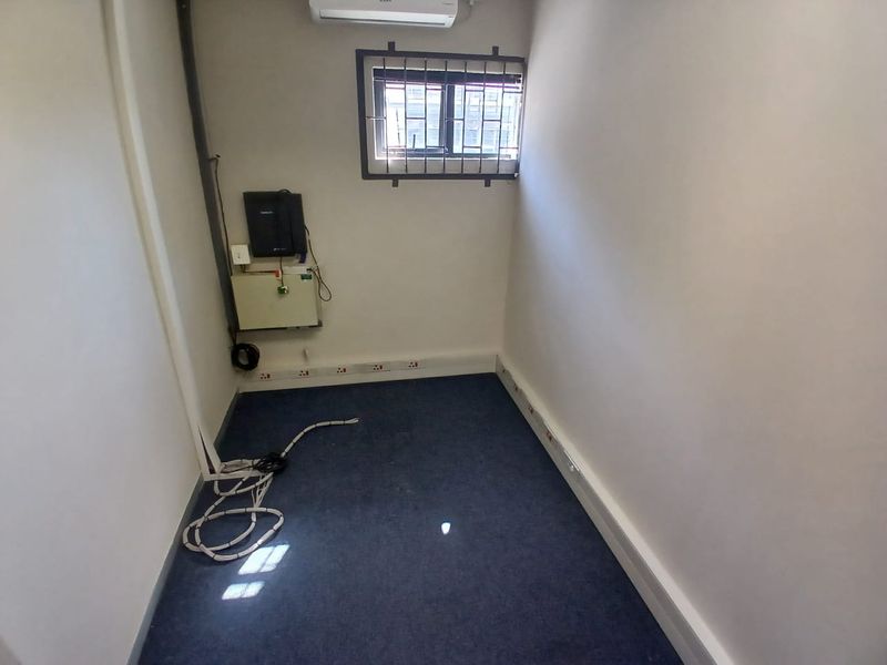Professional Spaces, Prime Location - Photo 10