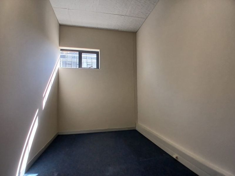 Professional Spaces, Prime Location - Photo 9