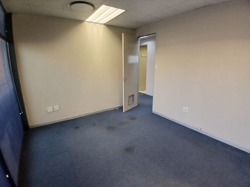 Professional Spaces, Prime Location - Photo 8