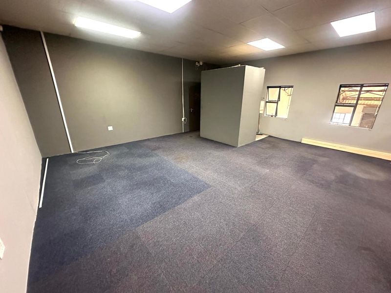 Light Industrial premisses close to Nelpruit CBD for Sale or To Let - 250 sqm - Photo 4
