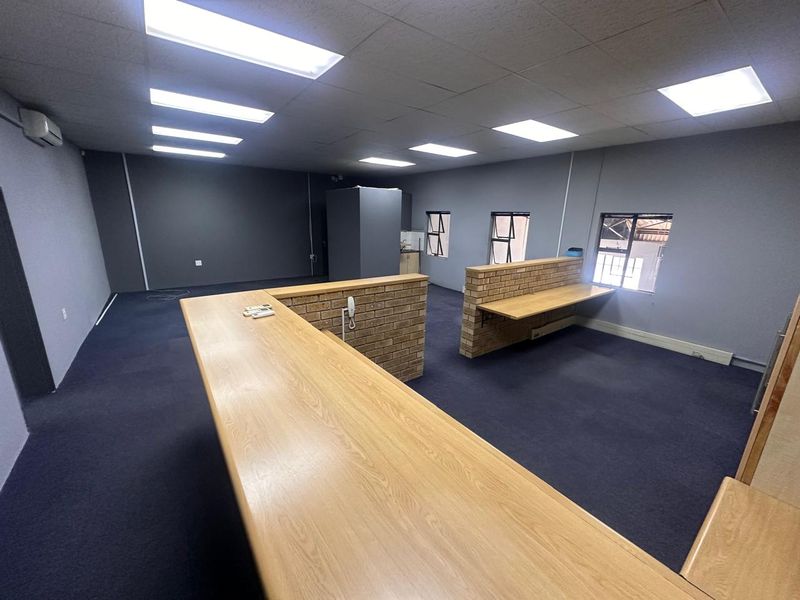 Light Industrial premisses close to Nelpruit CBD for Sale or To Let - 250 sqm - Photo 3