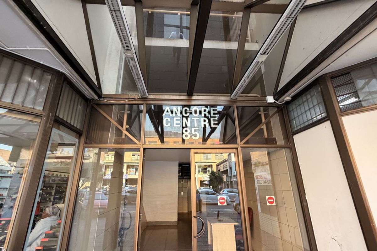 Entrance area of Ancore Centre 85, featuring a glass canopy and aluminium-framed glass doors providing access to the office building.
