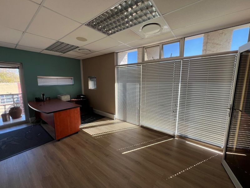 Commercial Office in Bendor - Photo 10