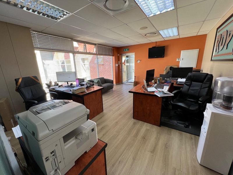 Commercial Office in Bendor - Photo 8