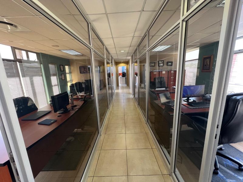 Commercial Office in Bendor - Photo 2