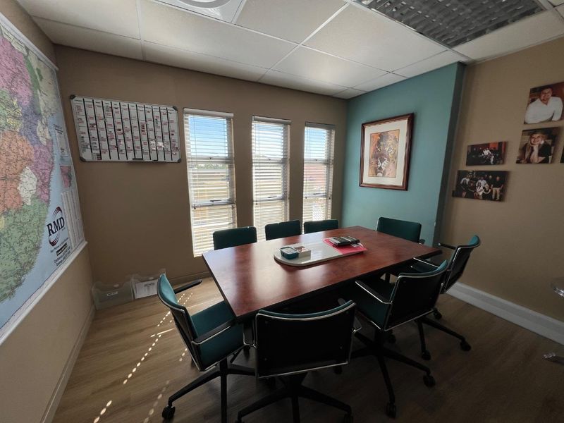 Commercial Office in Bendor - Photo 3