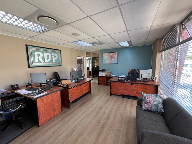 Commercial Office in Bendor - Photo 4