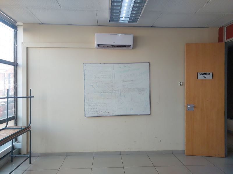 Offices to Let - Photo 2