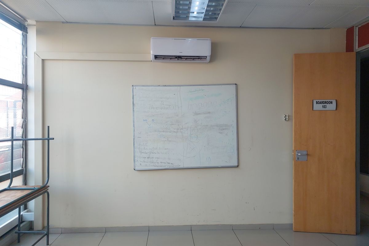 Offices to Let - Photo 2