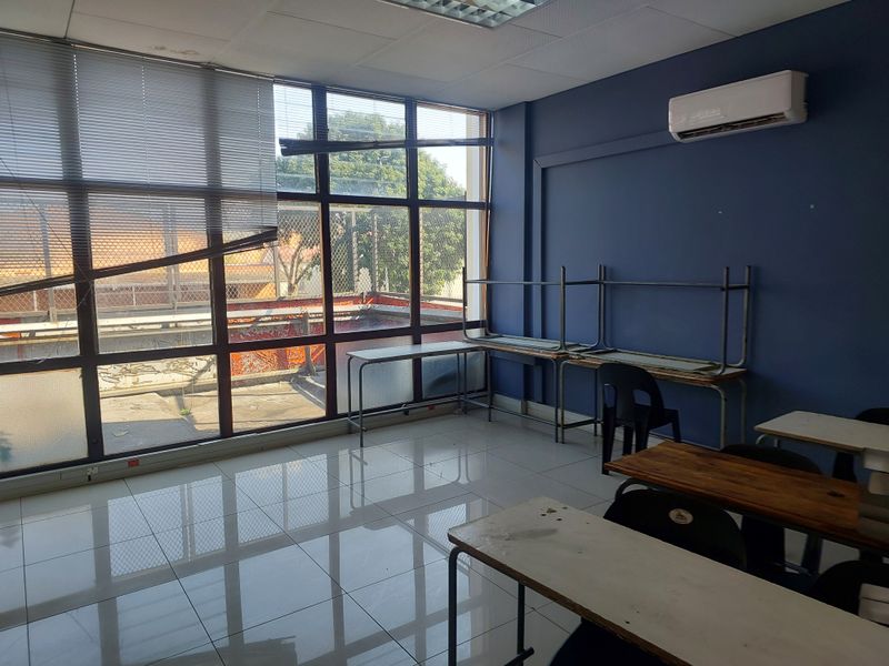 Offices to Let - Photo 3