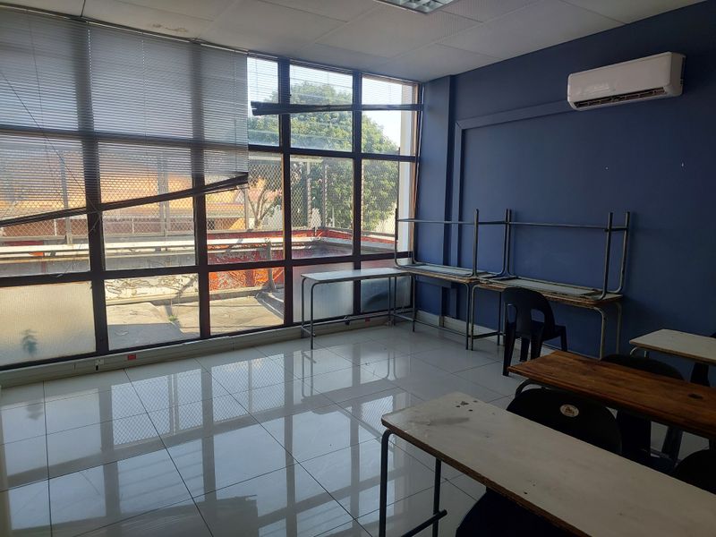 Offices to Let - Photo 4