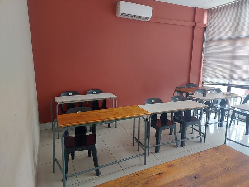 Offices to Let - Photo 8