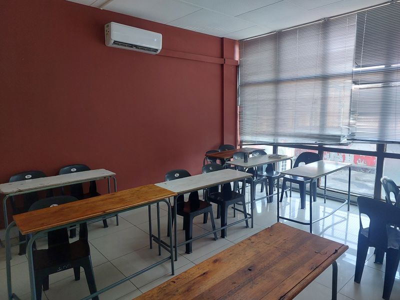 Offices to Let - Photo 6