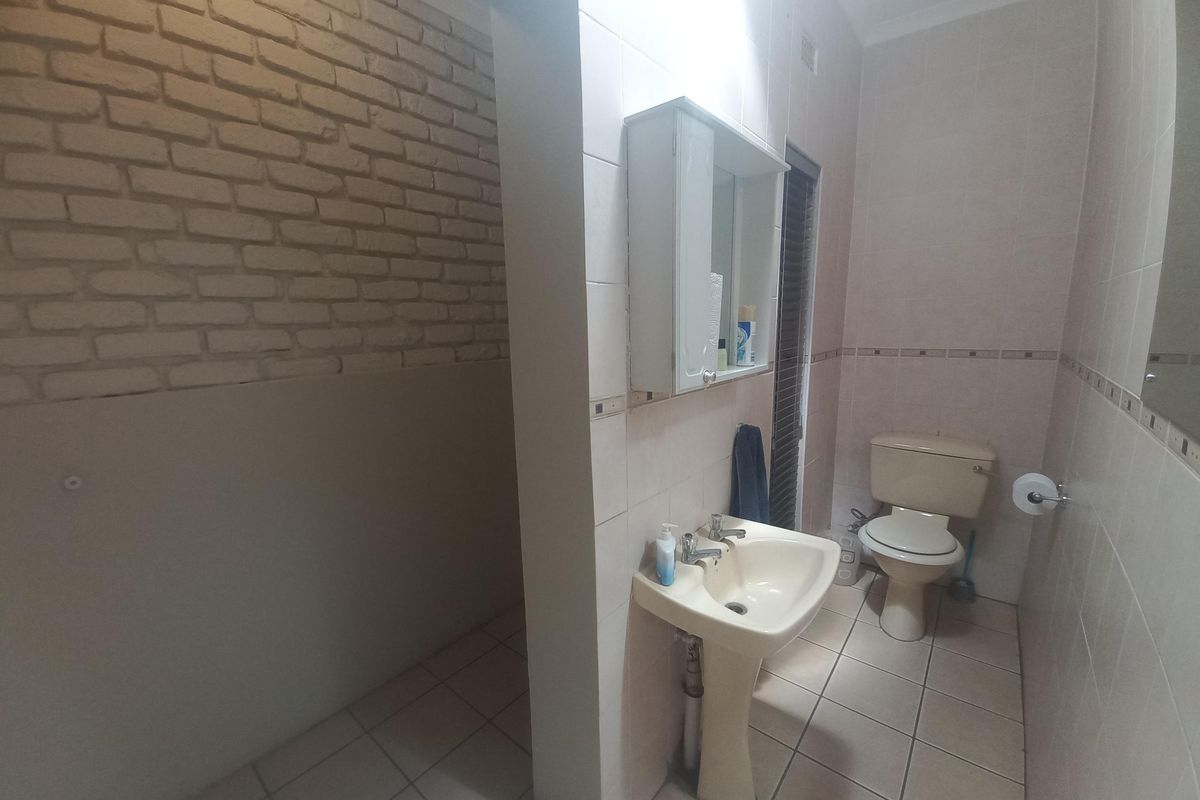 Commercial property for sale in Vanderbijlpark with existing tenants. - Photo 5