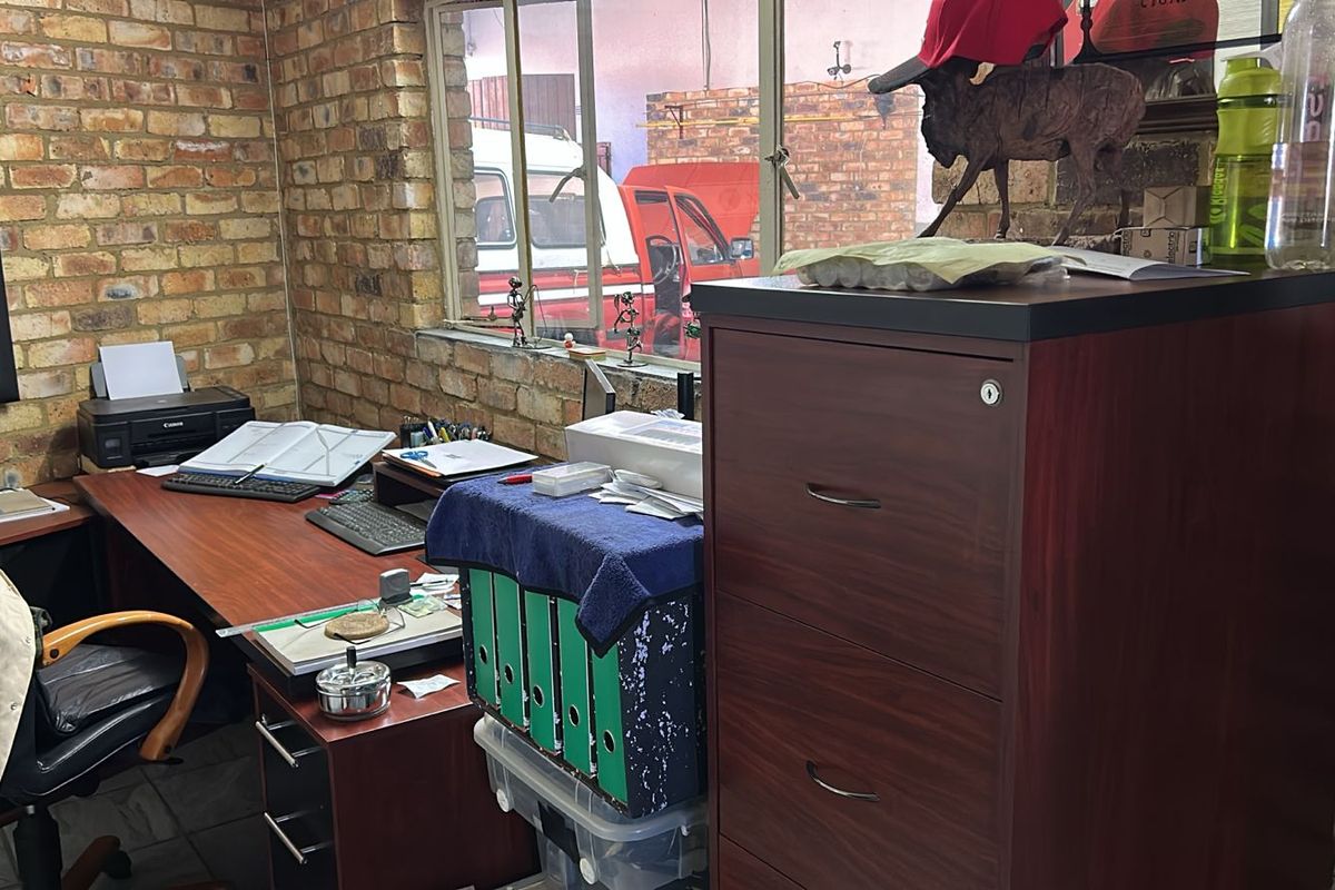 Industrial building in Brakpan for sale- 653m2 - Photo 3