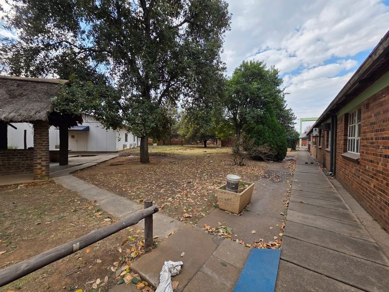 Commercial Property To Rent – Prime Location in Vereeniging! - Photo 8