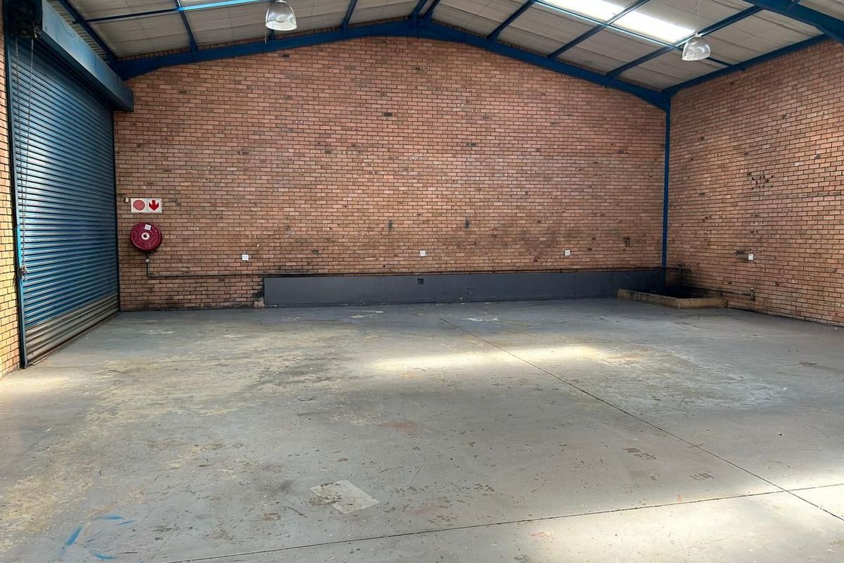 350sqm Industrial Workshop - Photo 2