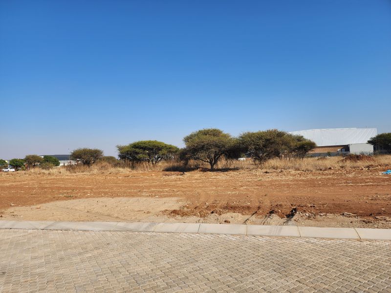 Vacant Industrial Land in Prime Location – Endless Development Potential! - Photo 8